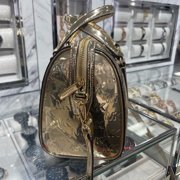 MICHAEL KORS Jet Set Medium Metallic Logo Debossed Satchel
Pale Gold
NWT - Picture 3 of 16